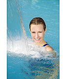   Frau, Wellness & relax, Pool