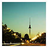   Berlin, Fernsehturm, Straßenverkehr