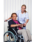   Pflege & Fürsorge, Rollstuhlfahrer, Pflegepersonal