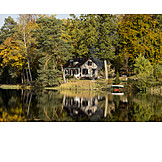   Wohnhaus, Wald, Herbstlich