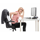   Junge Frau, Büro & Office, Schreibtisch, Rückenschmerzen