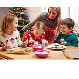   Plätzchen, Weihnachtsbäckerei, Geschwister, Weihnachtsvorbereitung