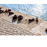   Shoes, Holocaust Memorials, Shoes On The Danube Shore