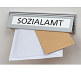   Sozialamt, Posteinwurf