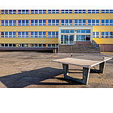   Schule, Schulhof, Schulgebäude
