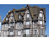   Timbered, Architecture