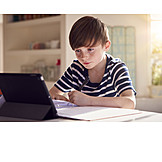   Junge, Zuhause, Online, Hausaufgaben, Schulunterricht