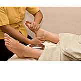   Fußmassage, Fußreflexzonenmassage, Fußreflexologie