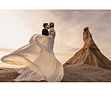   Wüste, Hochzeitskleid, Hochzeitspaar, Bardenas Reales