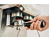   Mahlen, Kaffeepulver, Espressomaschine, Siebträgerhalter