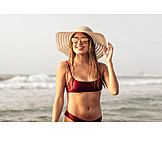   Junge Frau, Sommer, Sonnenhut, Bikini, Strandurlaub