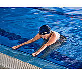   Schwimmbad, Aktive Seniorin, Aquafitness