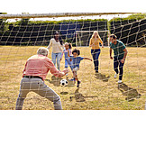   Fußball, Spielen, Familie, Torschuss, Generationen, Multi-ethnisch