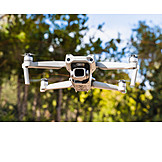   Drohne, Drohnenflug, Quadrocopter