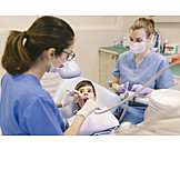   Patient, Behandlung, Zahnarztpraxis, Zahnärztin, Kinderzahnarzt
