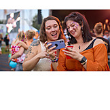   Festival, Freundinnen, Smartphone