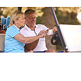   Golfsport, Seniorenpaar, Scorekarte